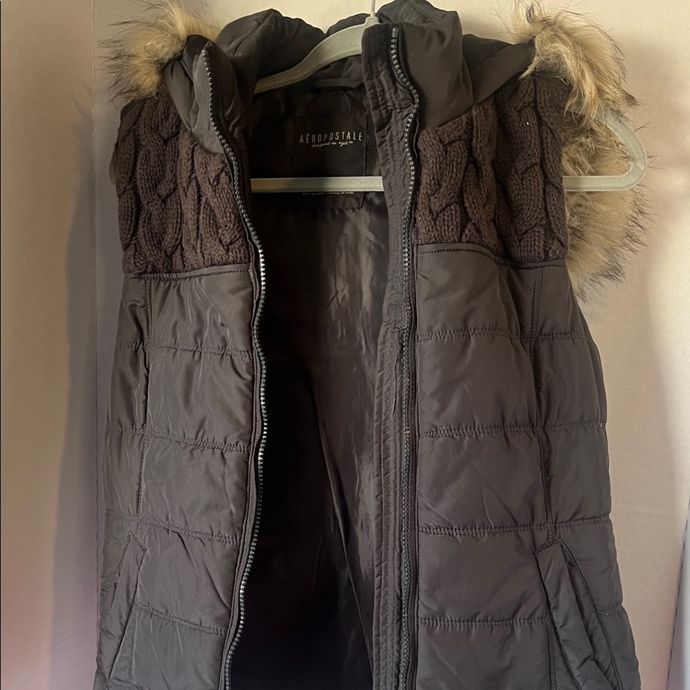 Aeropostale Women's Gray Puffer Vest with Faux Fur Trim